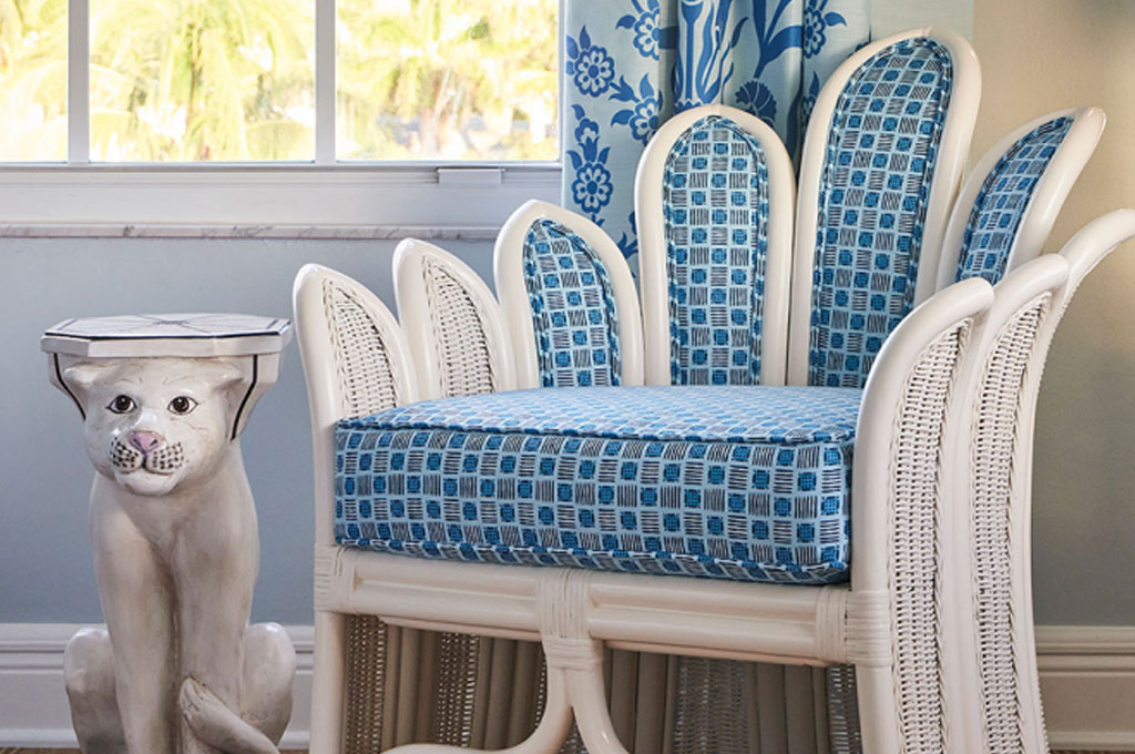 scallop edge lounge chair with white ceramic cat table