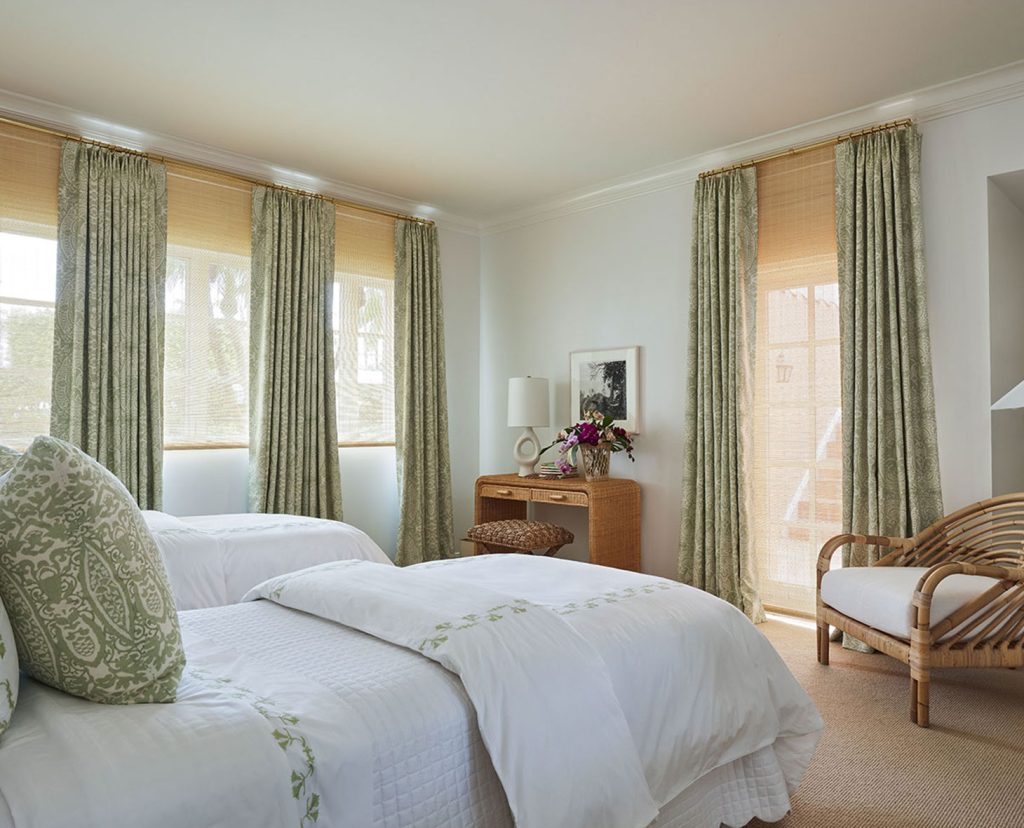 Bedroom with twin beds.