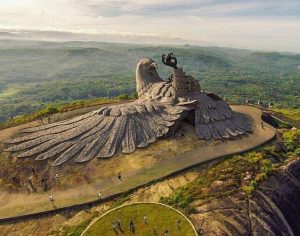 Exploring the World’s Most mуѕteгіoᴜѕ Giant Eagle Statue