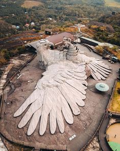 Exploring the World’s Most mуѕteгіoᴜѕ Giant Eagle Statue